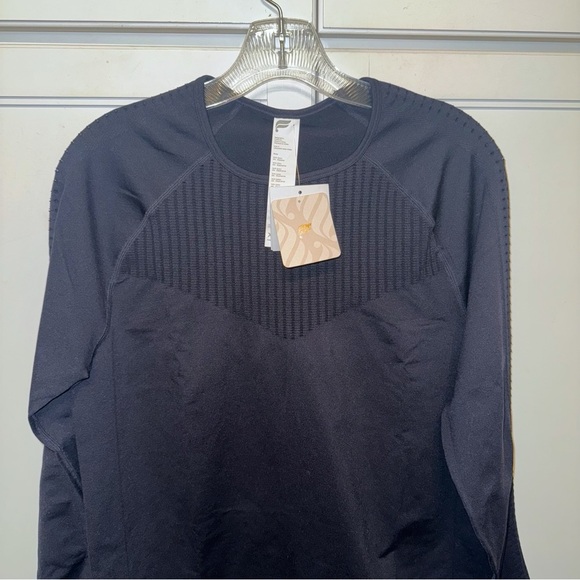 New! Fabletics Sync Seamless Long-Sleeve Top Black XLarge Yoga Minimalist - Picture 5 of 12